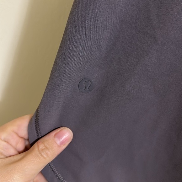 EUC lululemon On the Fly Skirt size 2 - Picture 2 of 4